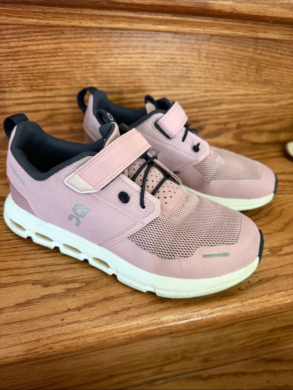 On Running Kids Light Pink Hook-and-Loop Sneakers with White Sole
